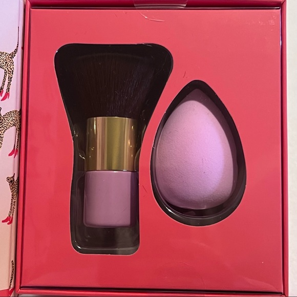 Bouffants & Broken Hearts Blending Duo Kabuki Brush & Blending Sponge - Picture 2 of 5